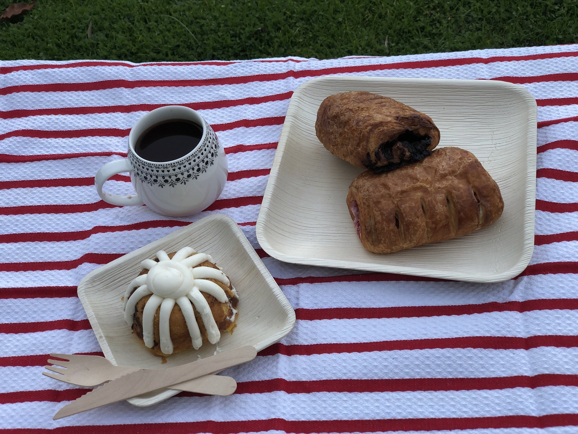 Eco-friendly ,Sustainable, Biodegradable, Disposable ,Compostable, Natural Handcrafted, Organic , Palm Leaf Tableware, Party Supplies