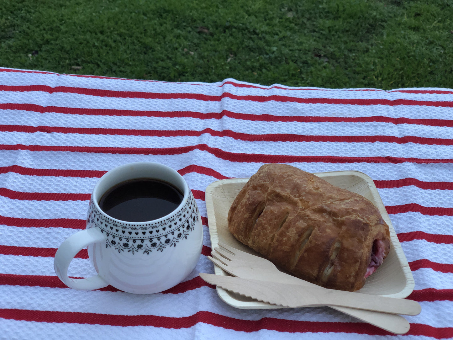 Eco-friendly ,Sustainable, Biodegradable, Disposable ,Compostable, Natural Handcrafted, Organic , Palm Leaf Tableware, Party Supplies