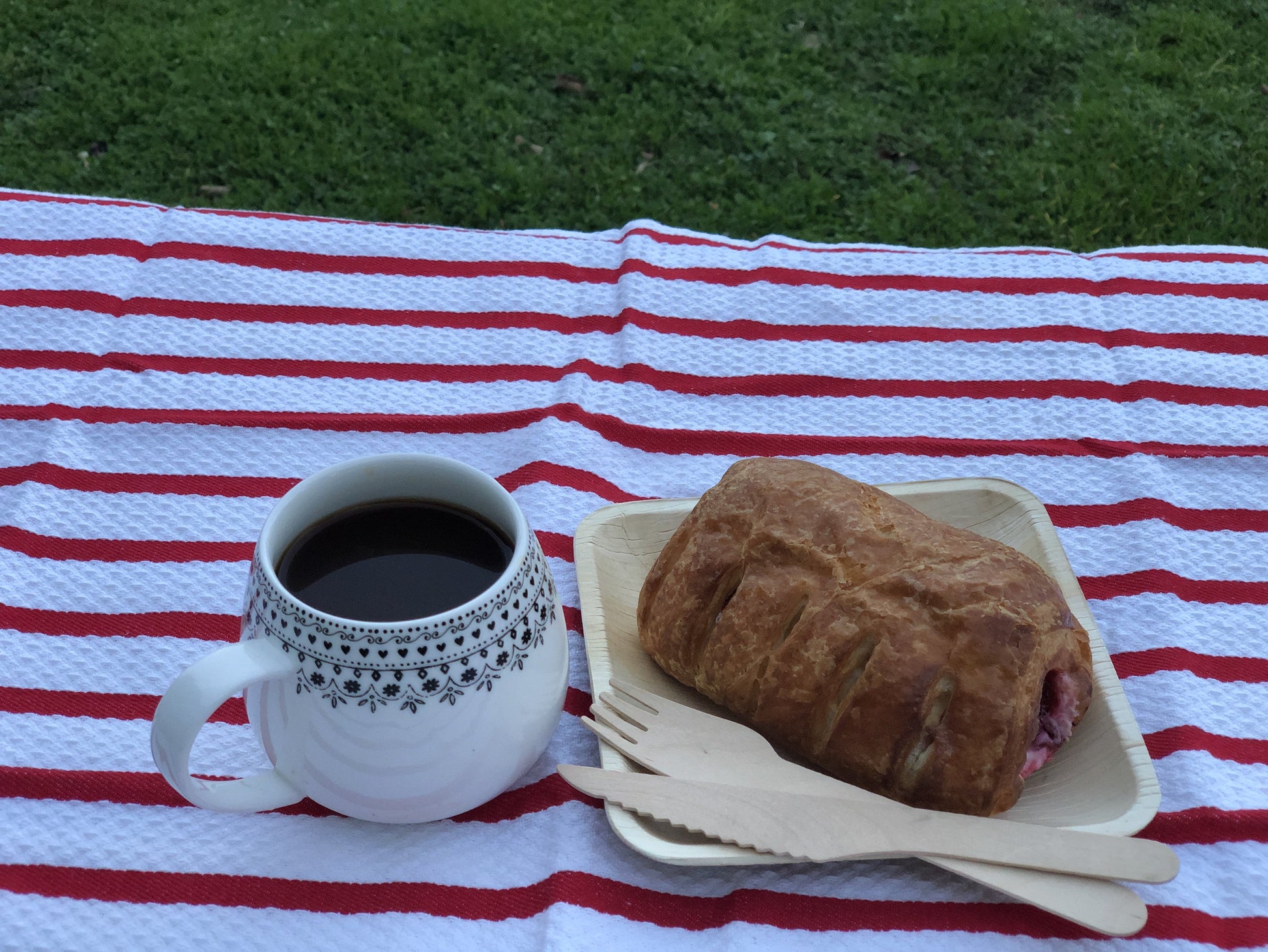 Eco-friendly ,Sustainable, Biodegradable, Disposable ,Compostable, Natural Handcrafted, Organic , Palm Leaf Tableware, Party Supplies